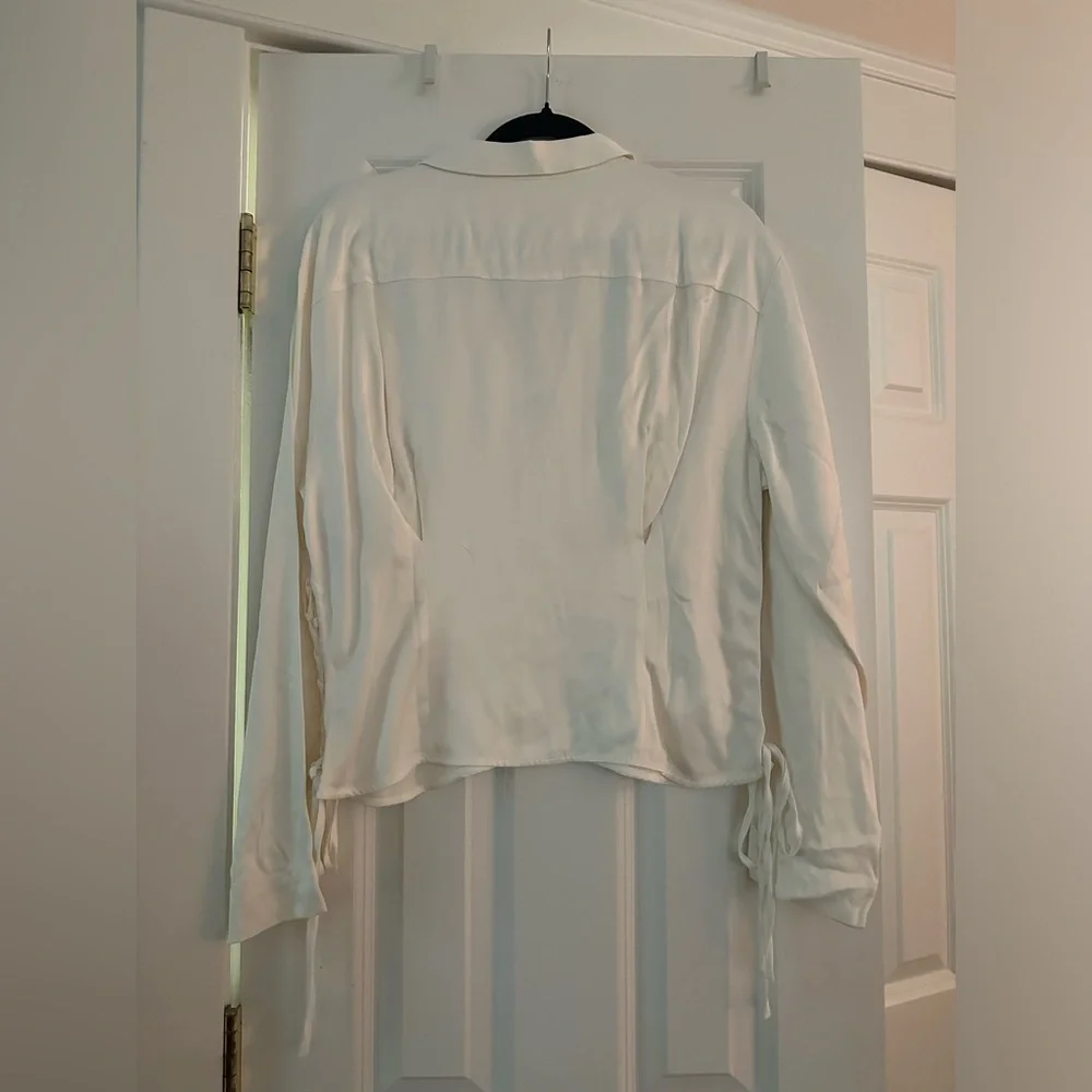 By Anthropologie Long-Sleeve Silky
Corset Blouse in White NEW - Picture 13 of 14
